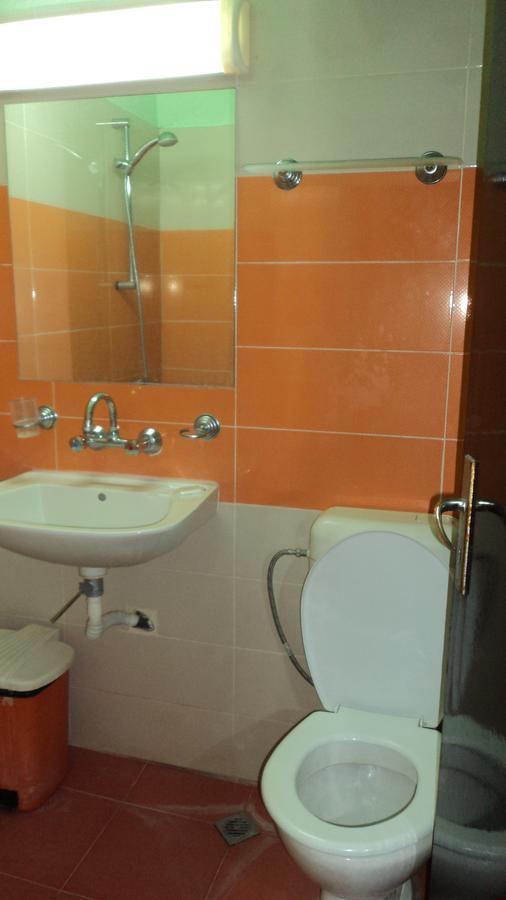 Hotel Stroitel Χισάρια Εξωτερικό φωτογραφία