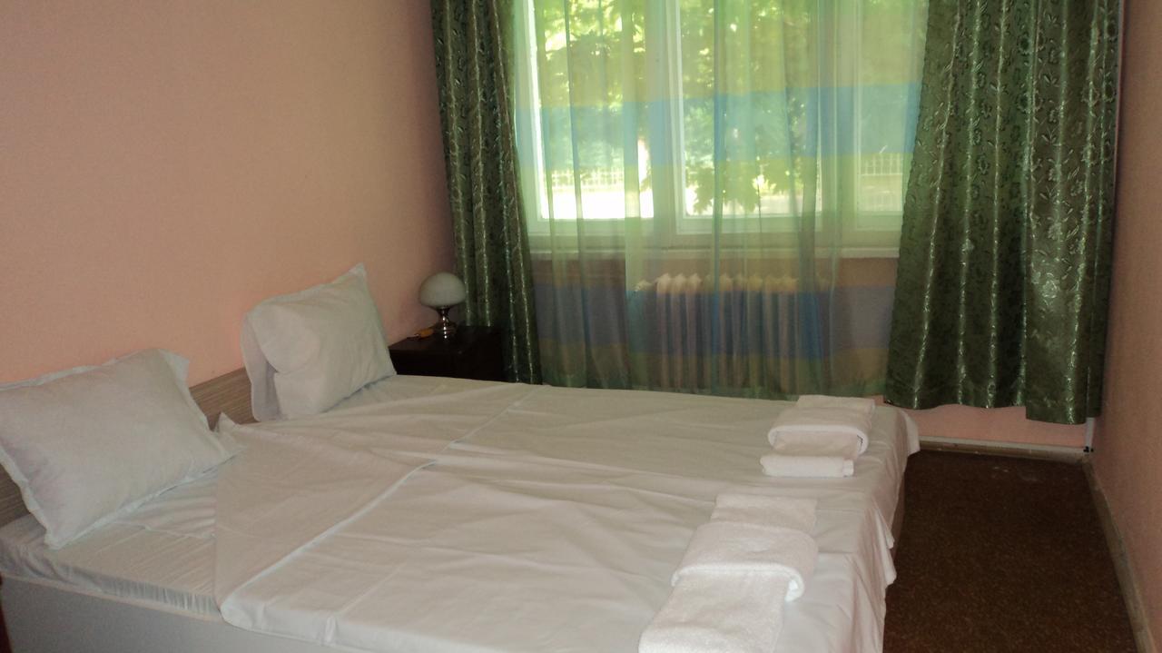 Hotel Stroitel Χισάρια Εξωτερικό φωτογραφία