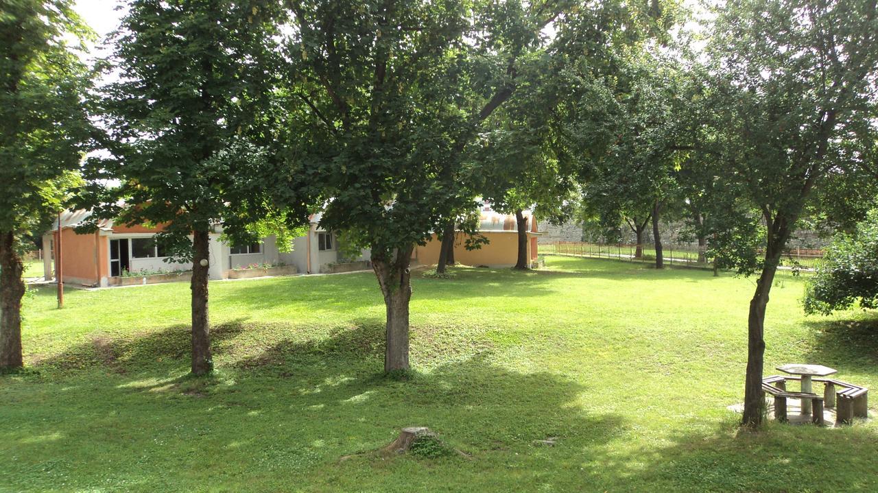 Hotel Stroitel Χισάρια Εξωτερικό φωτογραφία