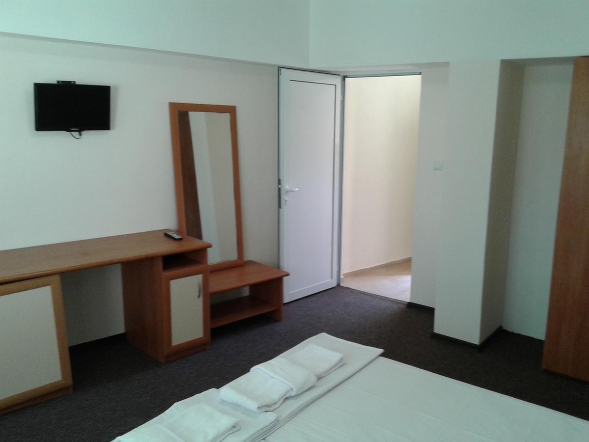 Hotel Stroitel Χισάρια Εξωτερικό φωτογραφία