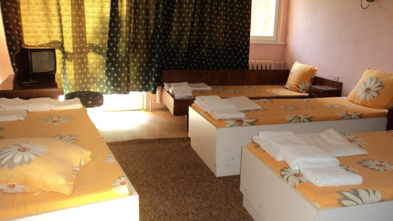 Hotel Stroitel Χισάρια Εξωτερικό φωτογραφία