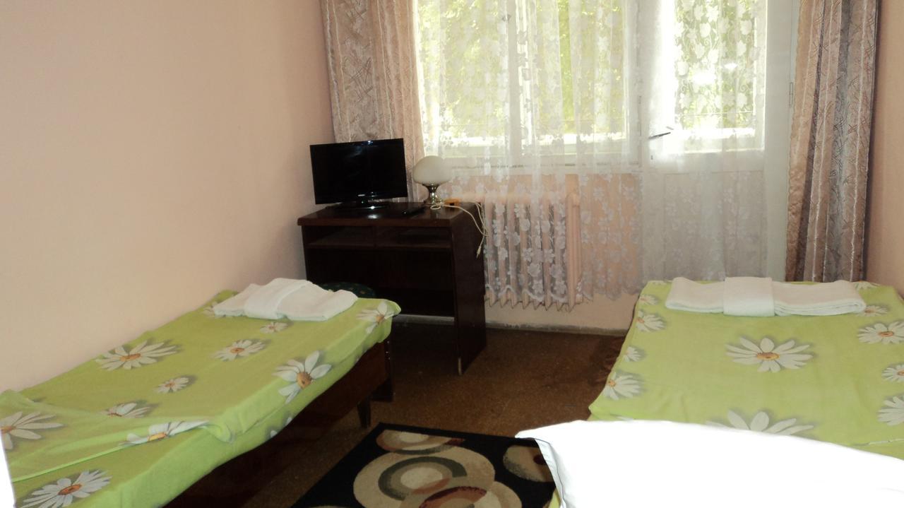 Hotel Stroitel Χισάρια Εξωτερικό φωτογραφία