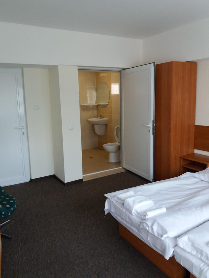 Hotel Stroitel Χισάρια Εξωτερικό φωτογραφία