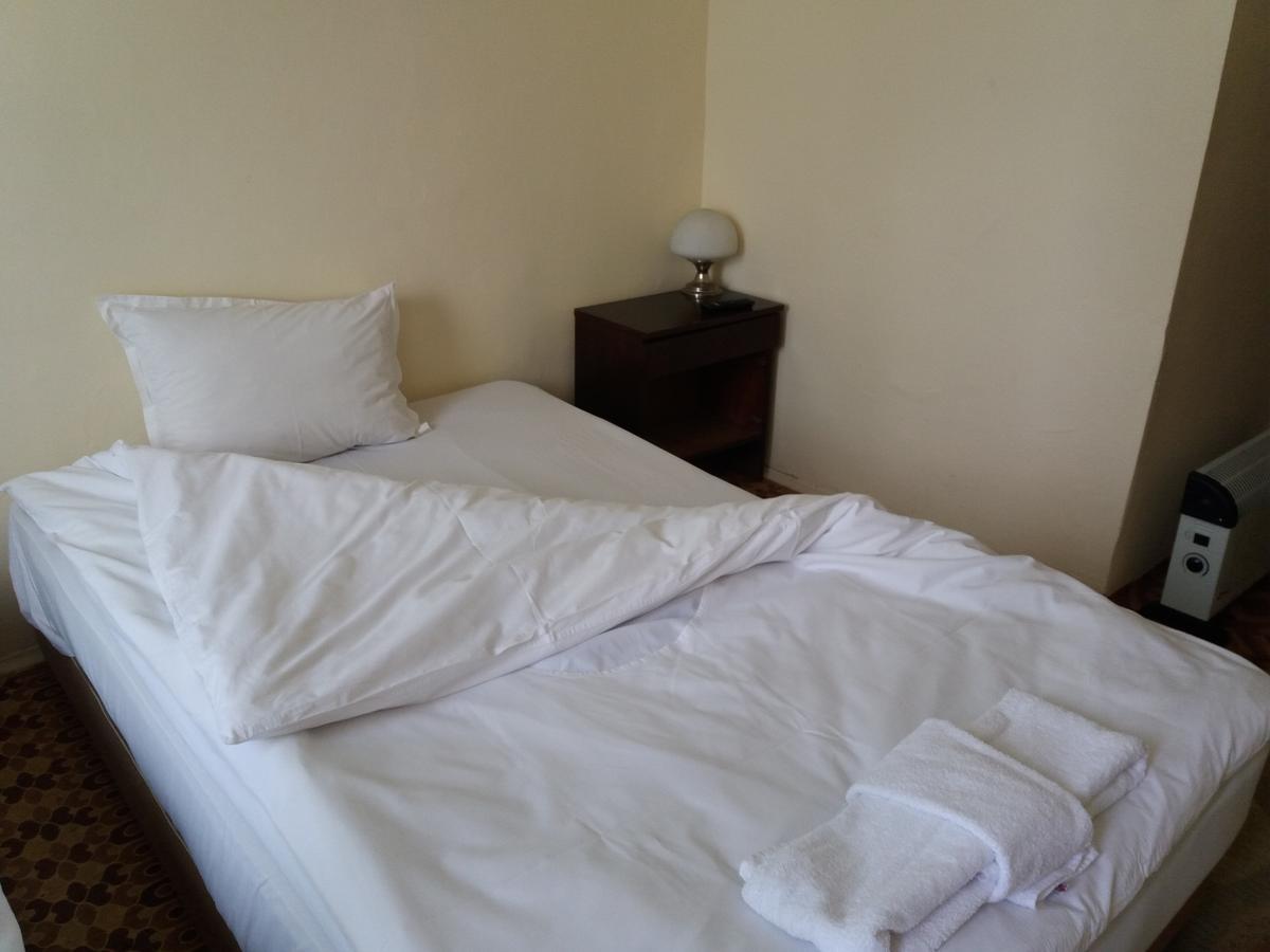 Hotel Stroitel Χισάρια Εξωτερικό φωτογραφία